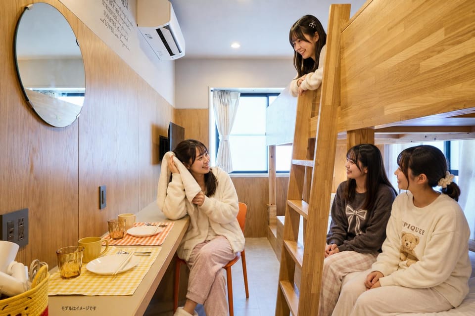 People, Bedroom, group of guests, bunk bed