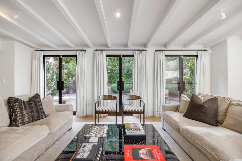 Knights Bridge Manor by Stay Awhile Villas House in West Hollywood
