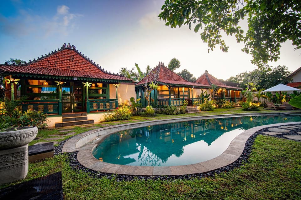 Property building, Pool view, Swimming pool, Swimming pool