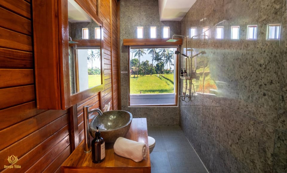 Bathroom, towels