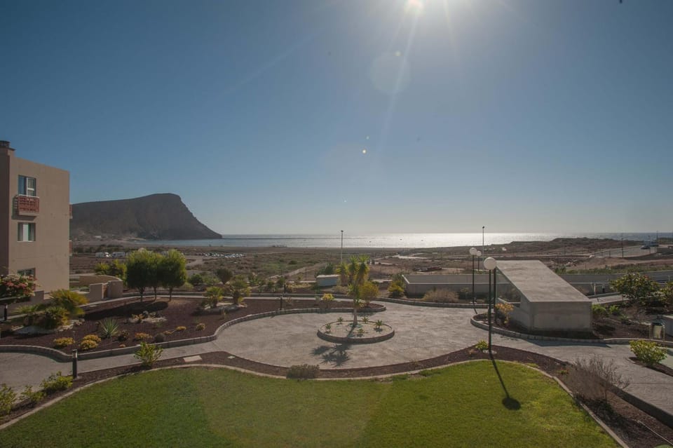 Pool view, Sea view