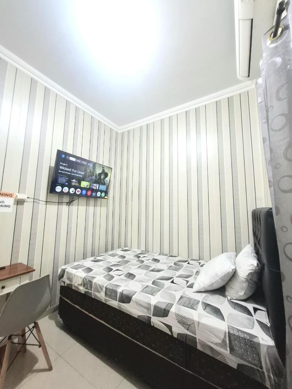 Photo of the whole room