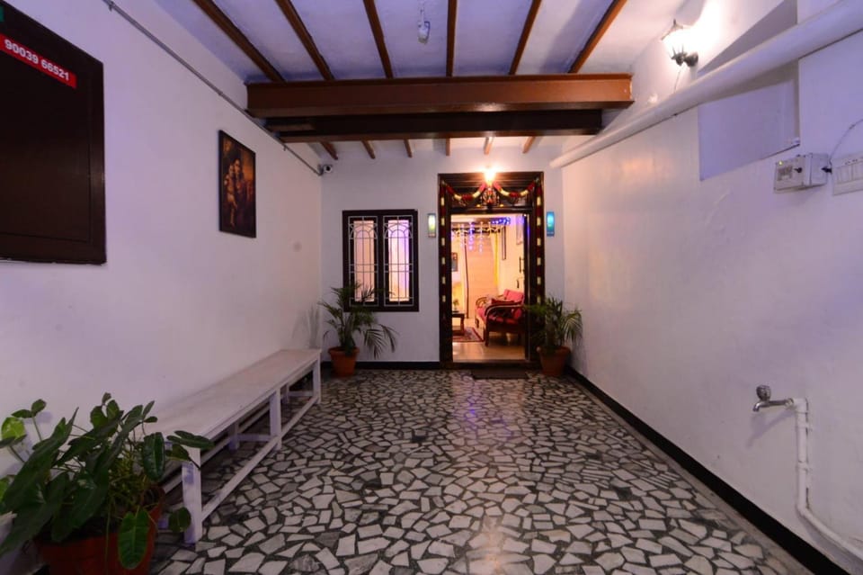 Property building, Facade/entrance, Parking
