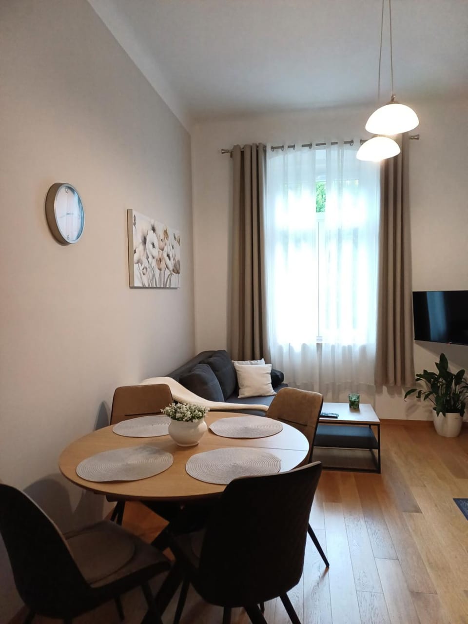 TV and multimedia, Living room, Seating area