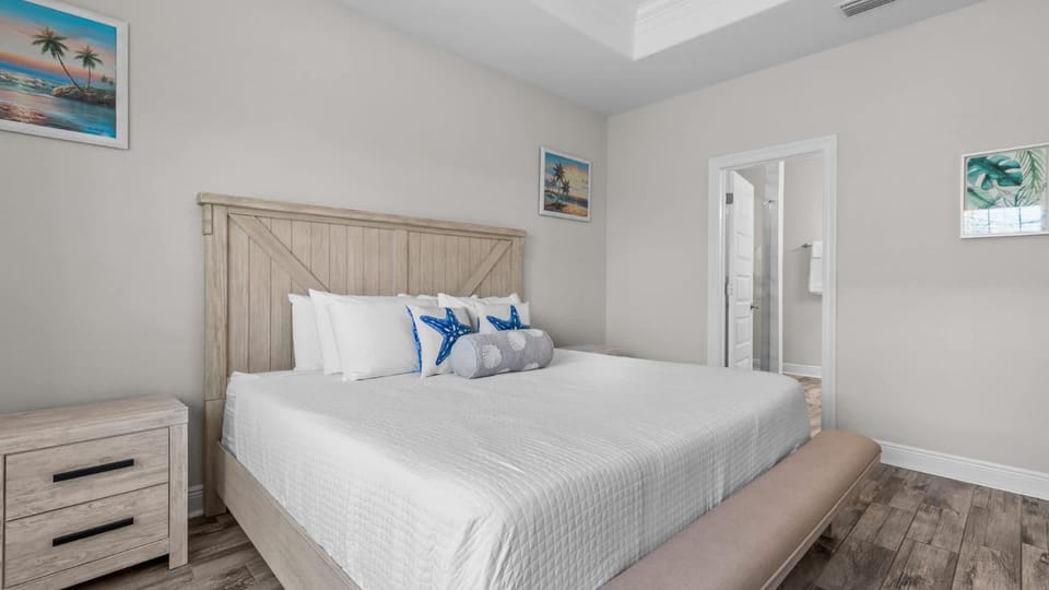 Salty Breeze 3BDR Escape House in Lower Grand Lagoon