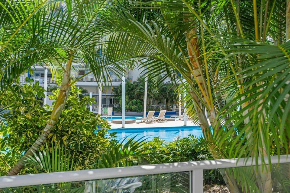 Poolside King Suite Apartment in Hervey Bay