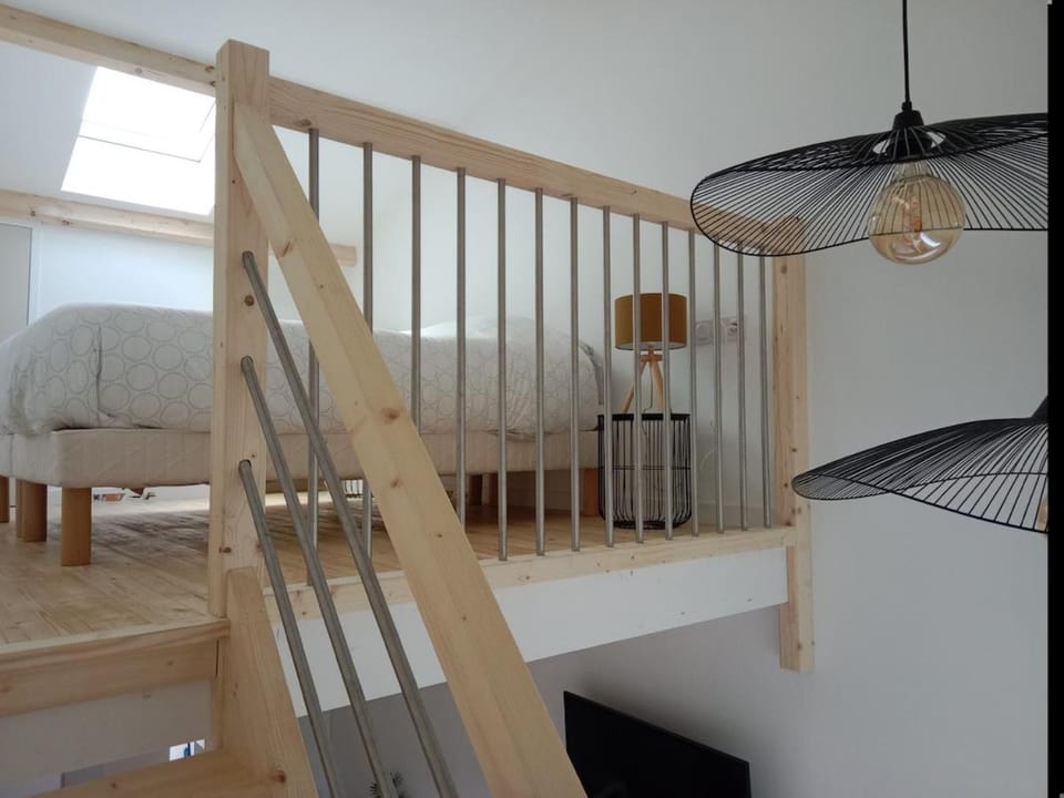 Studio Terracotta, calme, parking, lit au Rdc Apartment in Pays de la Loire
