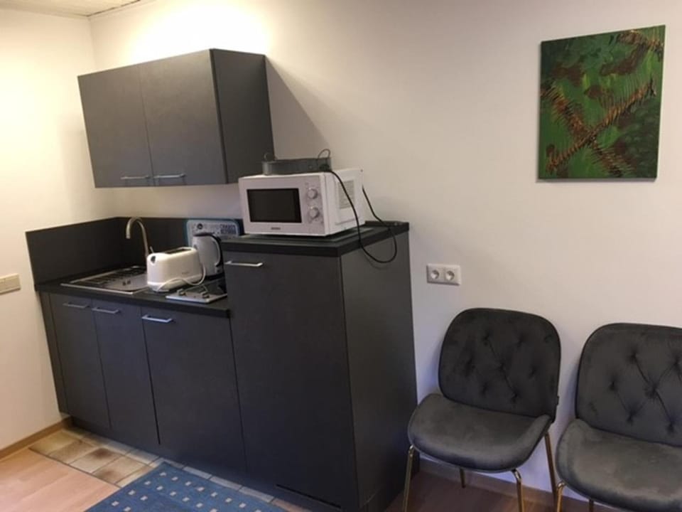 Kitchen or kitchenette, Seating area