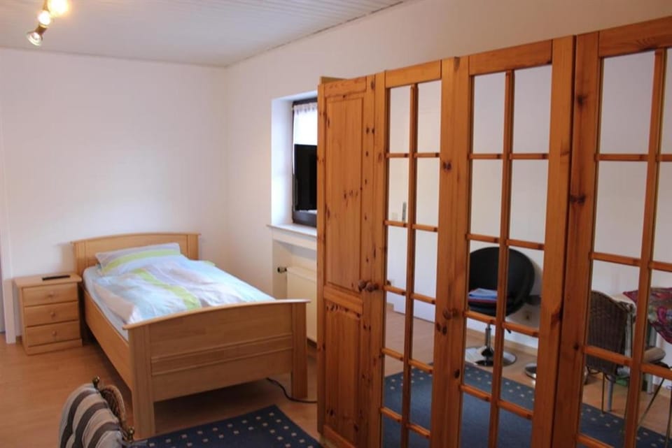 TV and multimedia, Photo of the whole room, Seating area, wardrobe