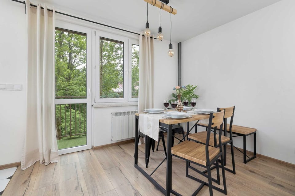 Dining area, internet