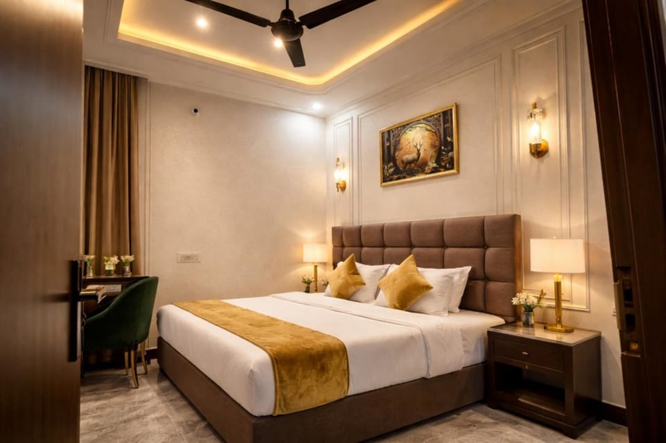 Bed, Living room, Photo of the whole room, Seating area, Bedroom, fireplace