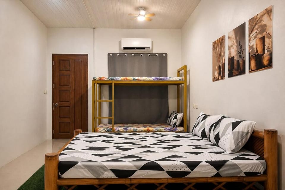 Family or Barkada Transient Stay Near SM Lipa Apartment in Calabarzon