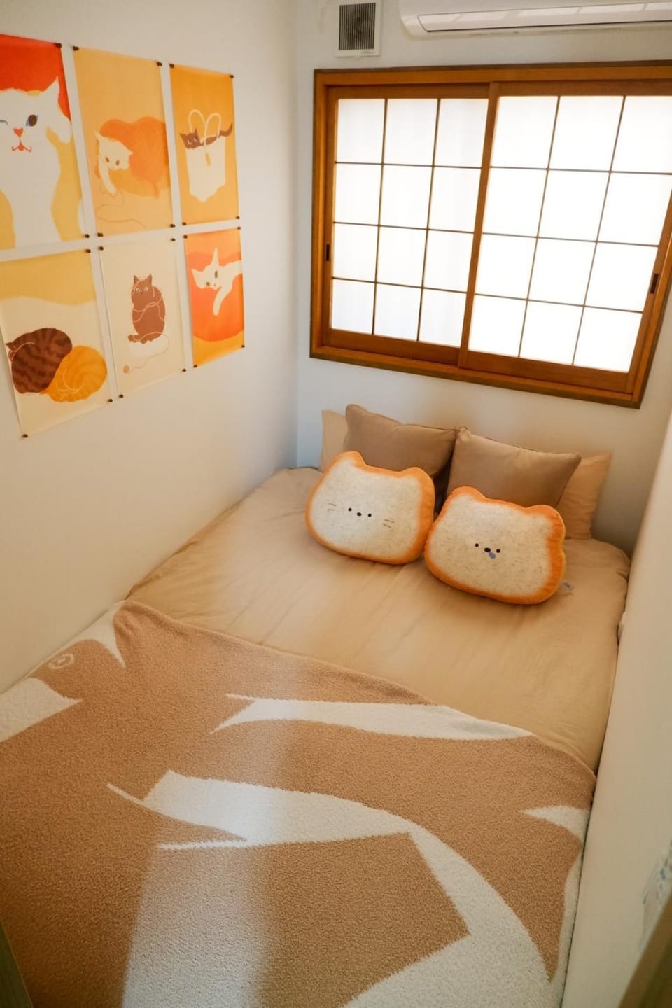 Walking distance to Osaka Castle Park Located in Osaka's residential area 3-5 minutes on foot to the station Direct access to Shinsaibashi and Tsūtenkaku 2 toilet and 2 bathrooms Apartment in Osaka