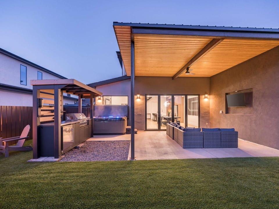 Brand New Moab Luxury at Copper View House in Spanish Valley