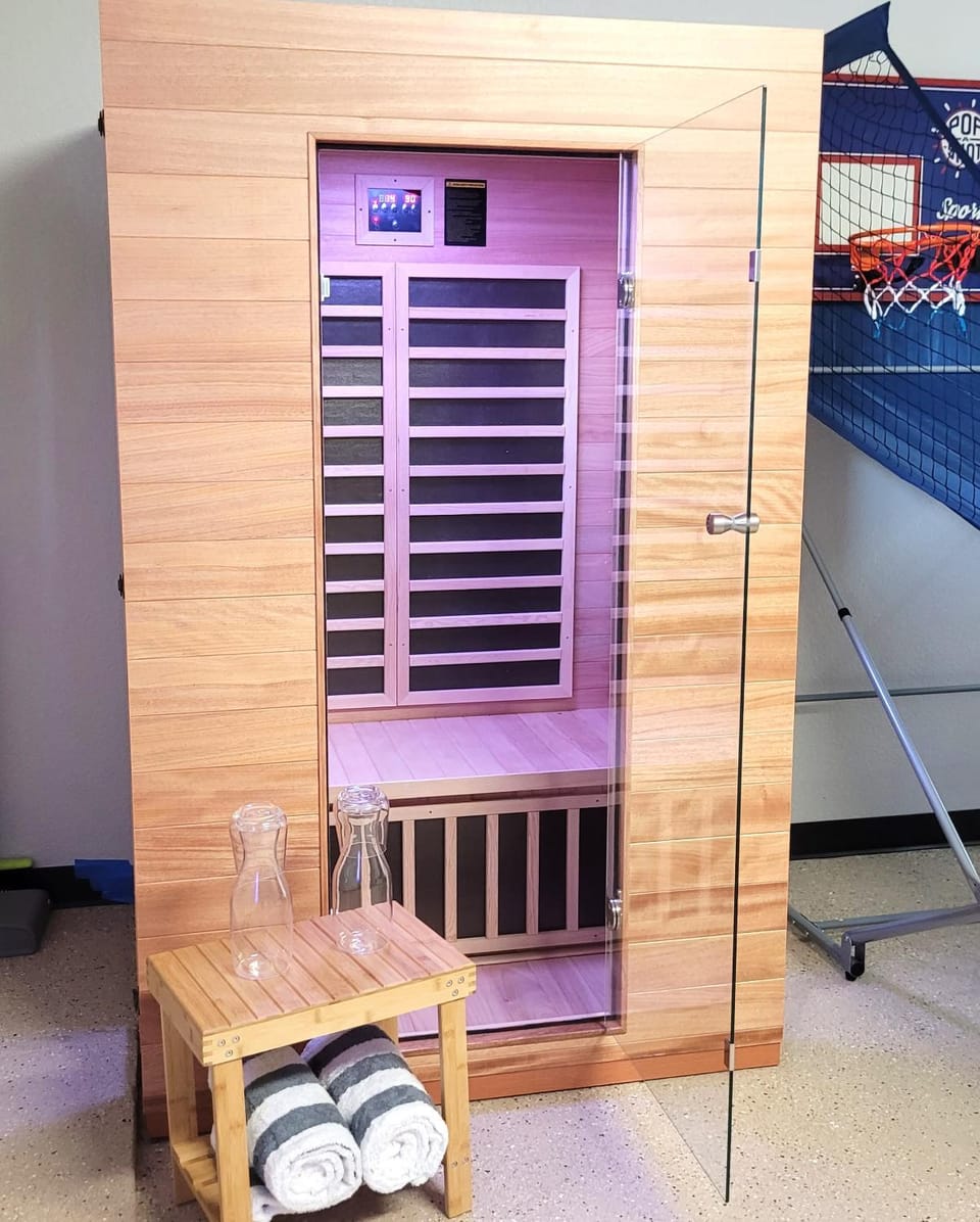 Sauna Hot Tub Family Friendly & Game Room House in Wheat Ridge
