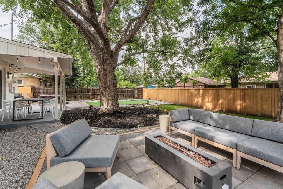 Game Room- Hot Tub- Sauna & Projector House in Arvada