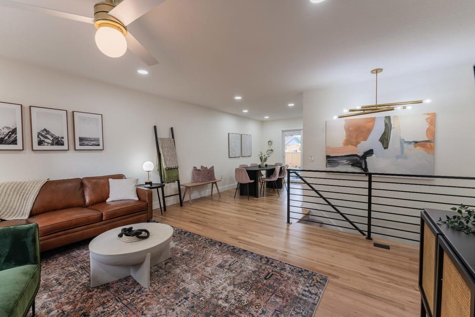 Game Room- Hot Tub- Sauna & Projector House in Arvada