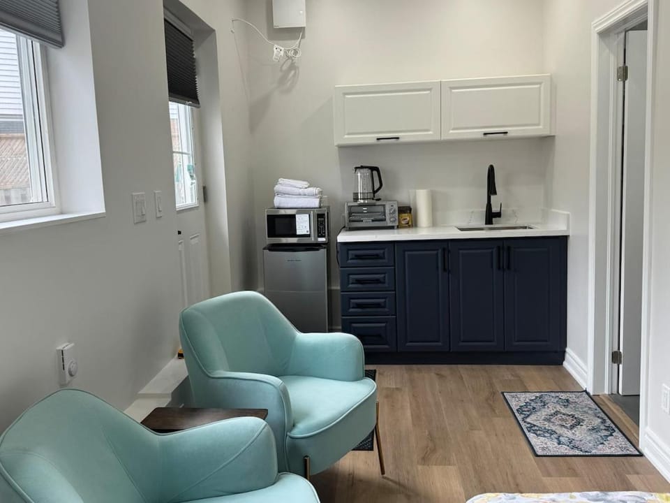 Home away from home! Apartment in Ajax