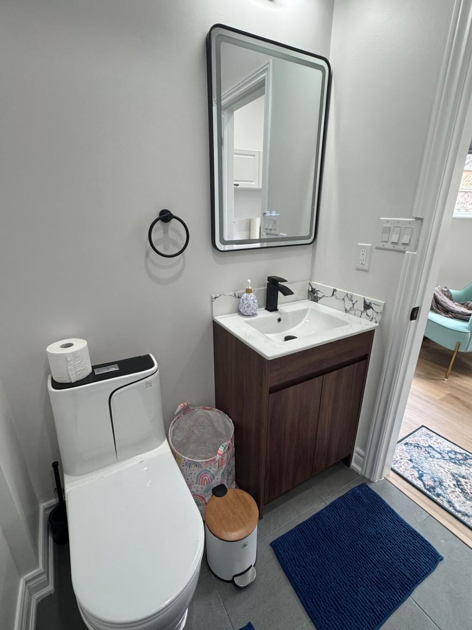 Home away from home! Apartment in Ajax