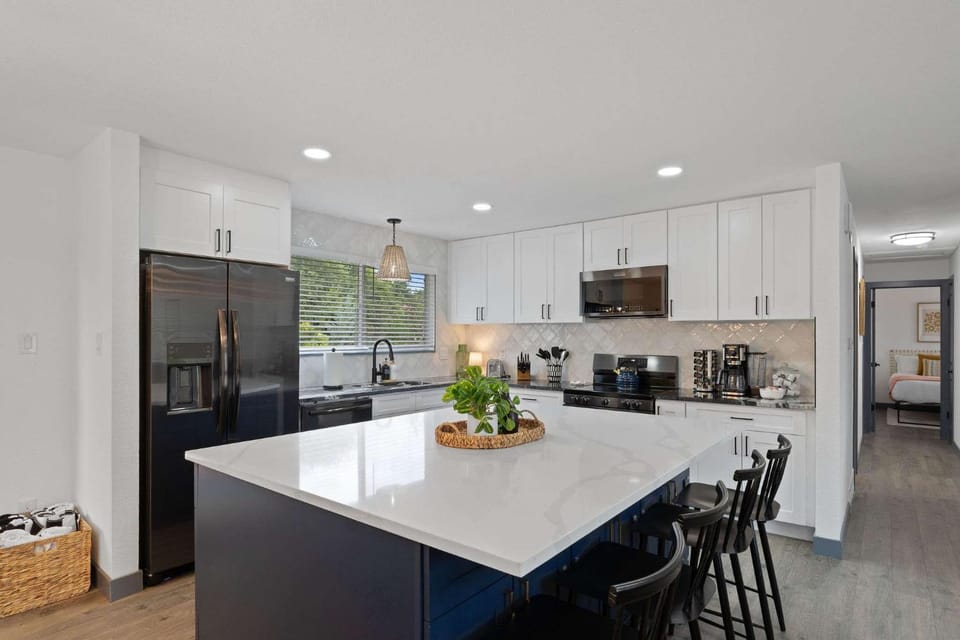 Arvada Getaway-Hot Tub Game Room & Entertainment House in Westminster