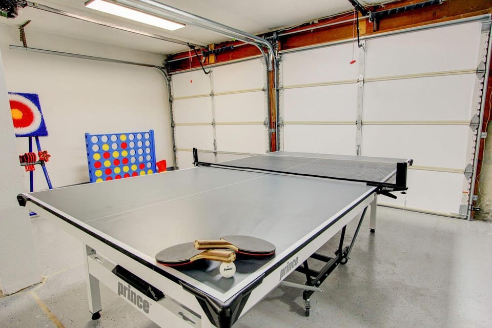 Arvada Getaway-Hot Tub Game Room & Entertainment House in Westminster