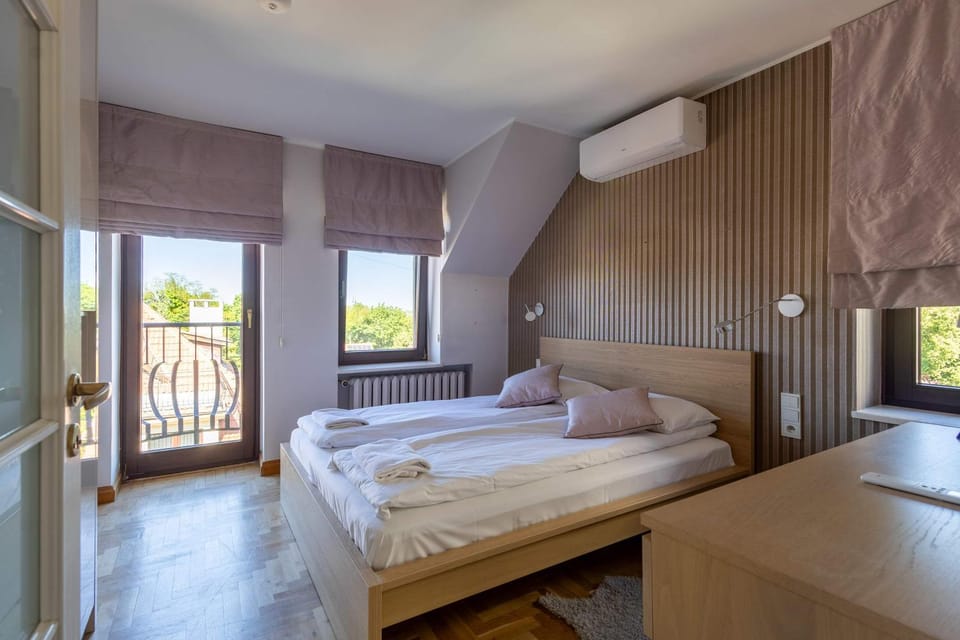 Bed, Bedroom, air conditioner