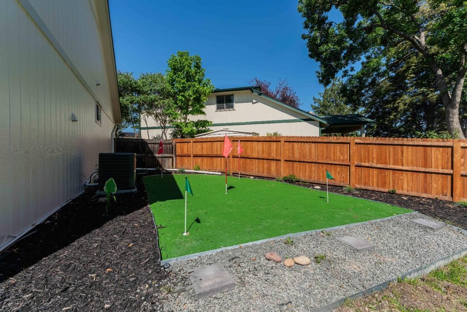 Spacious home with Game Room Hot Tub & Sauna House in Westminster