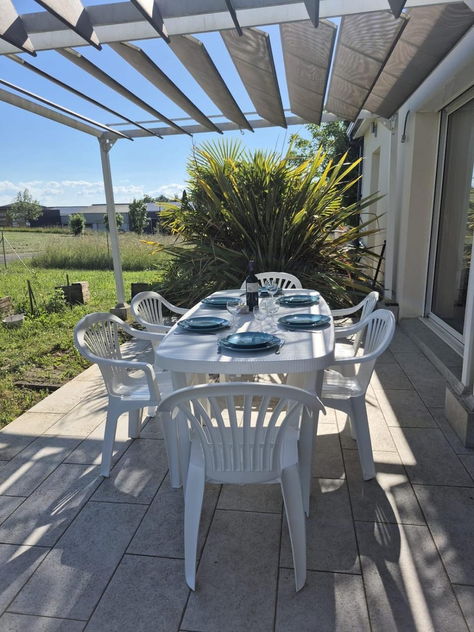 Patio, Spring, Day, BBQ facilities, BBQ facilities, Garden, View (from property/room), Balcony/Terrace, Dining area, Garden view