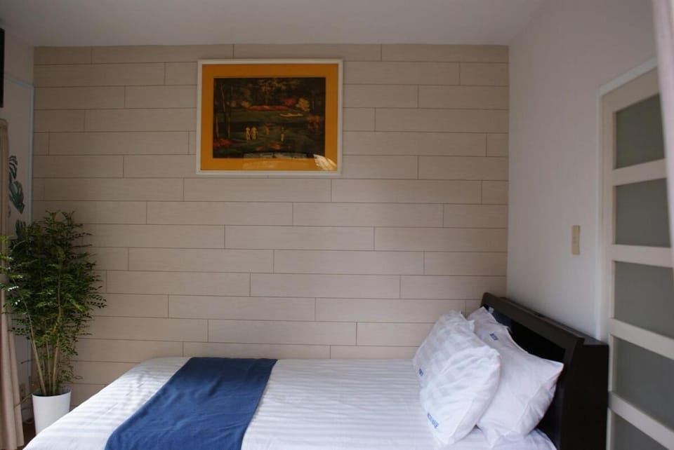 Shinjuku # 201 5 minutes from Okubo station Free WIFI Apartment in Shinjuku