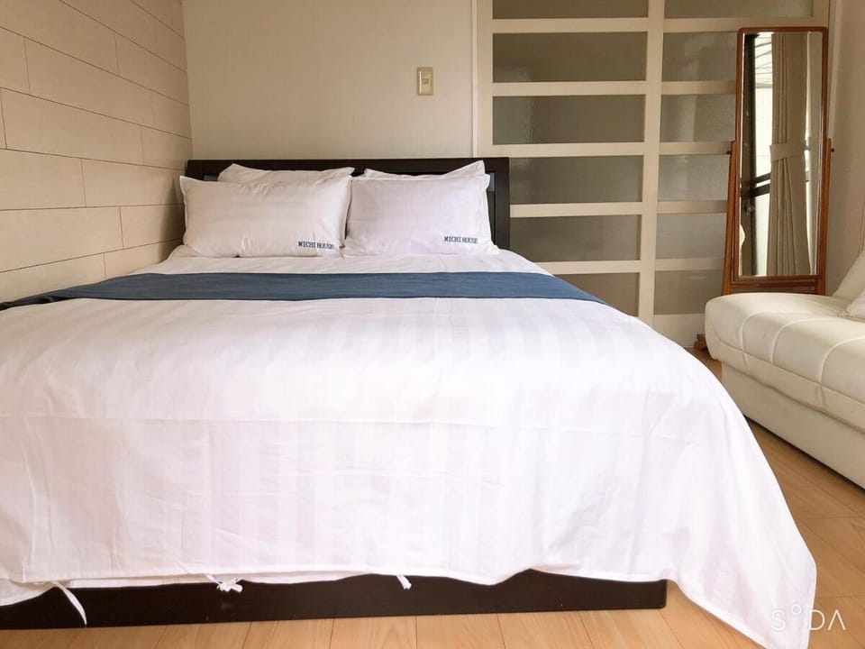 Shinjuku # 201 5 minutes from Okubo station Free WIFI Apartment in Shinjuku
