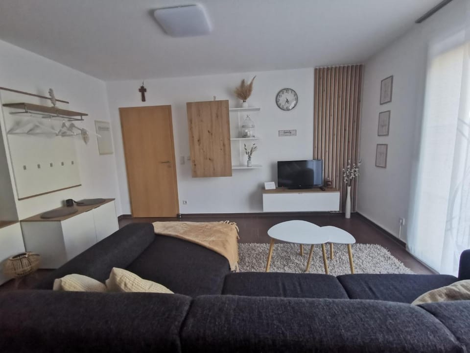 TV and multimedia, Living room, Photo of the whole room, Seating area