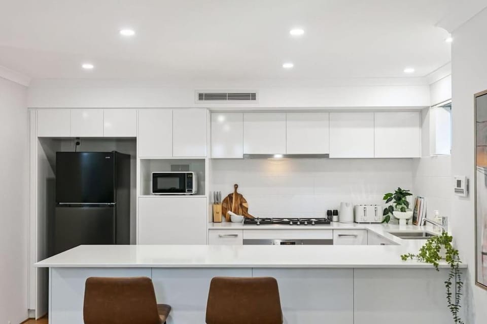 Luxury Home near Scarborough Coastal Retreat House in Perth