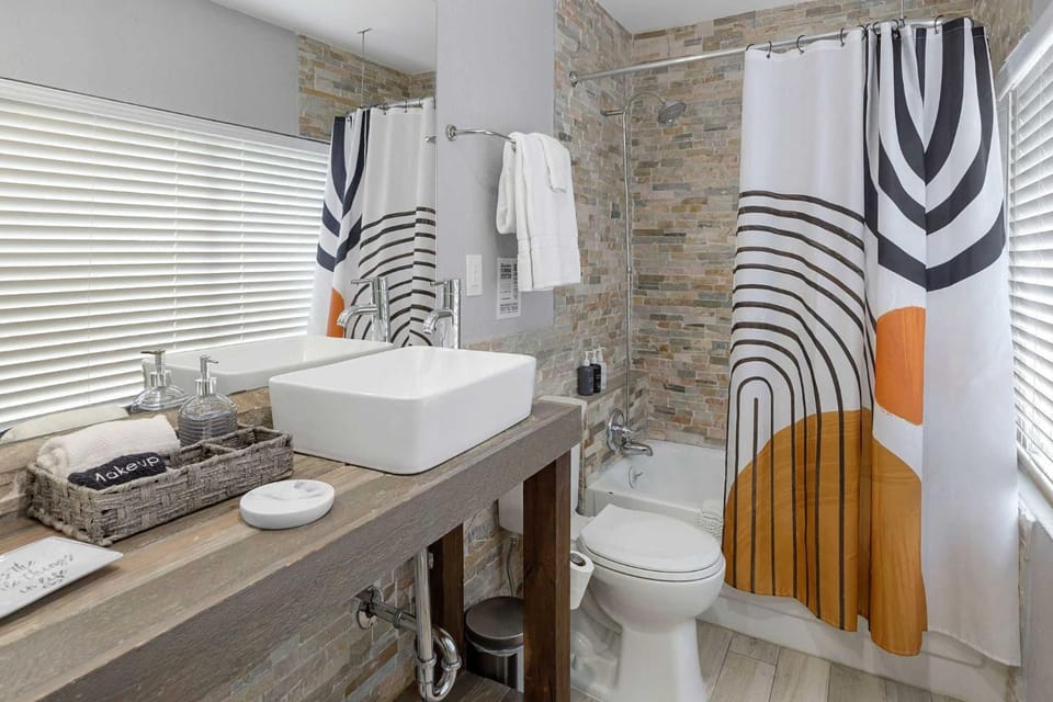 Historic Apartment Minutes to Red Rocks and Downtown Denver Apartment in Wheat Ridge