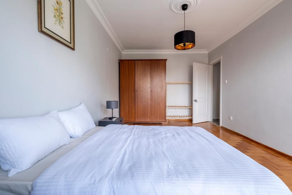 Spacious 4-Bedroom Family Apartment in a Serviced Building - Central Location, Elevator & 2 Bathrooms Apartment in Istanbul