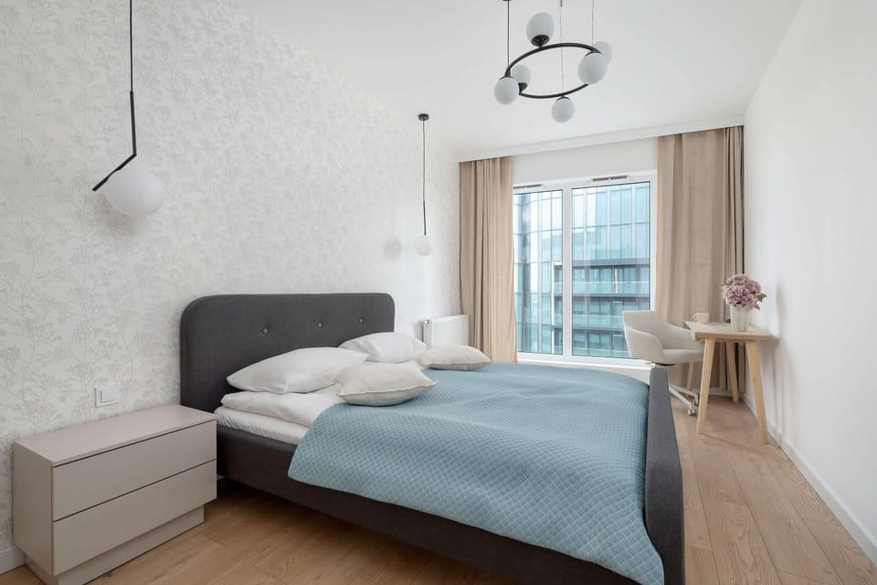 Bed, Photo of the whole room, Seating area, Bedroom, towels