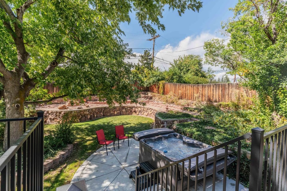 Hot Tub Family Home with Mountain Views - Close to Red Rocks and Clear Creek House in Lakewood