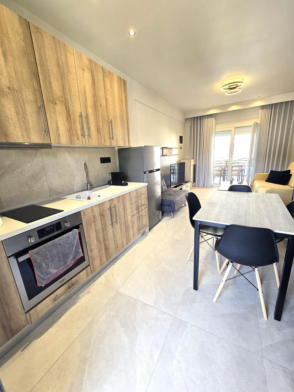 Dining area, kitchen