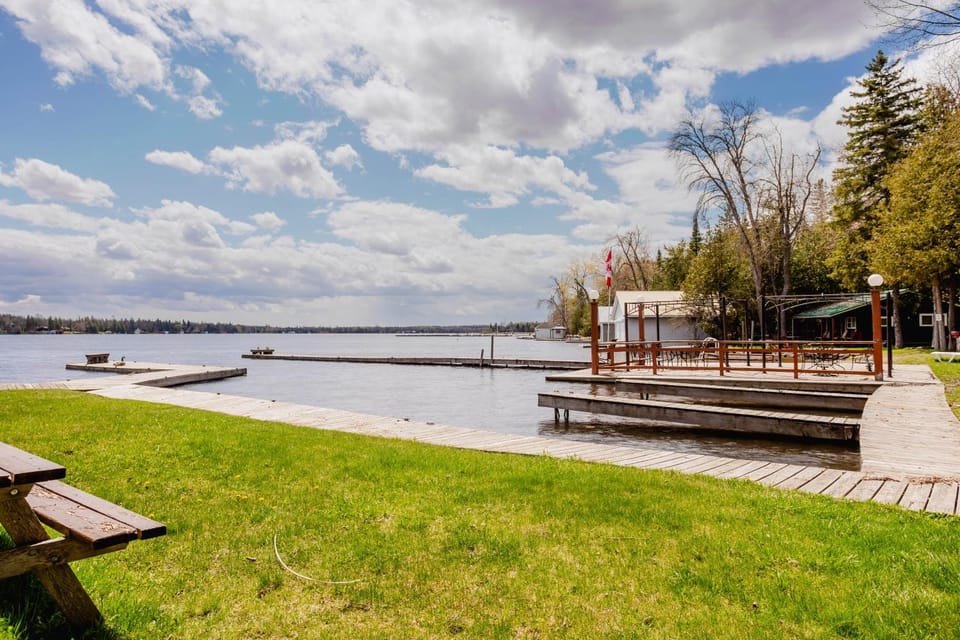 Nearby landmark, Day, Natural landscape, Activities, Lake view, Lake view