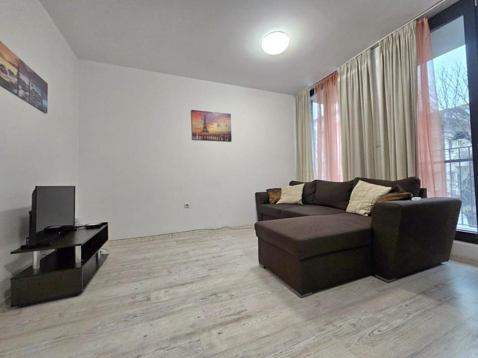 Prime Location Sea Garden & City Center Parking Apartment in Varna