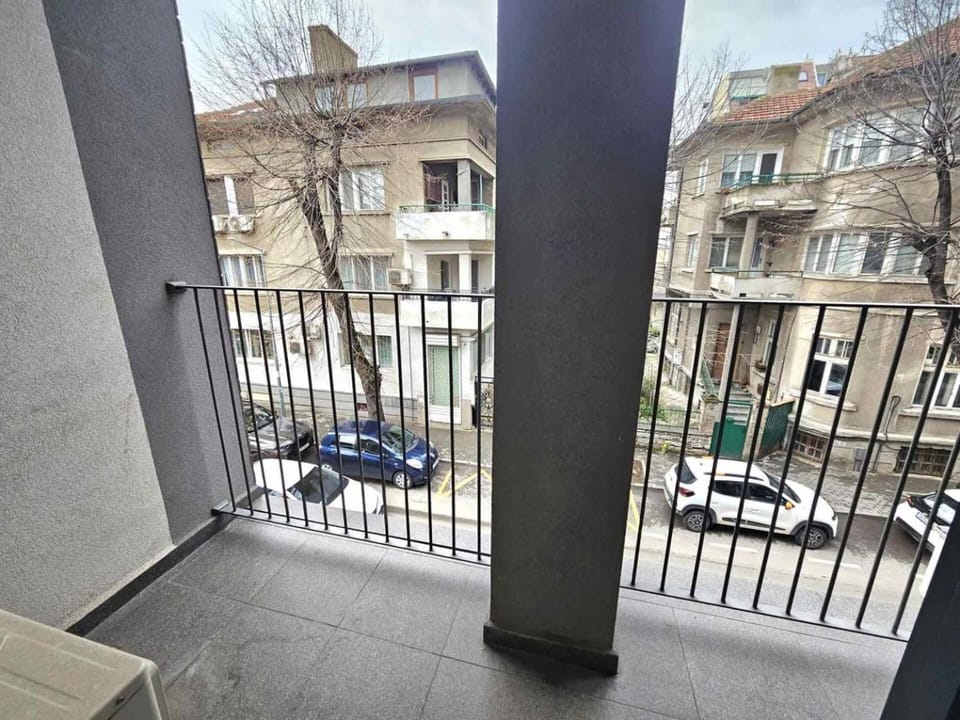 Prime Location Sea Garden & City Center Parking Apartment in Varna