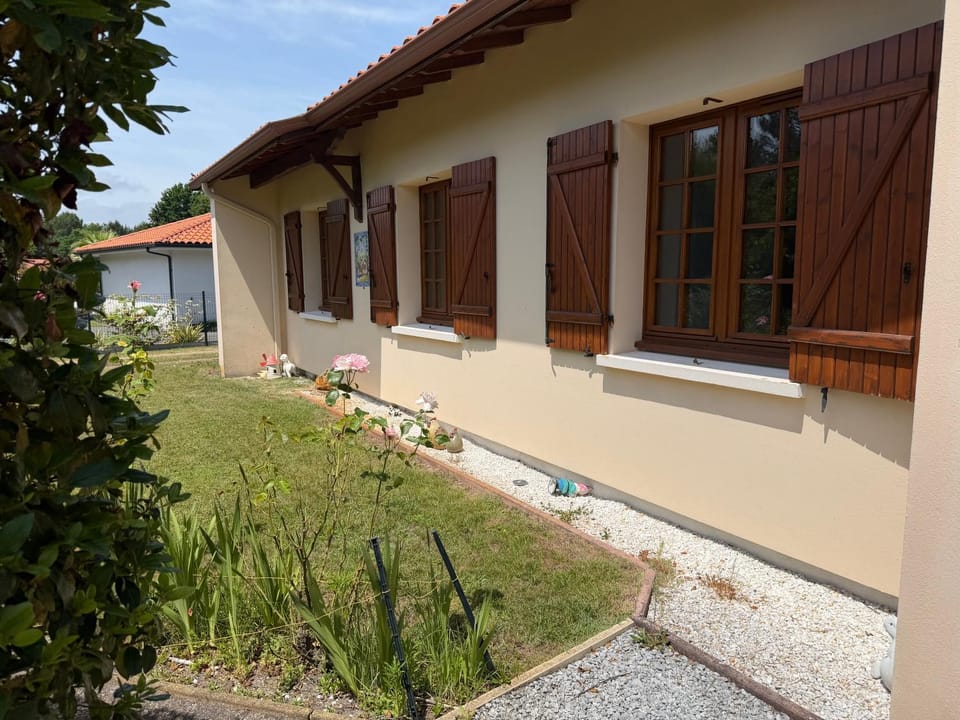 Maison et Appartement Indépendant , 10 Personnes , 5 min des Lacs et 10 min de l'océan House in Parentis-en-Born