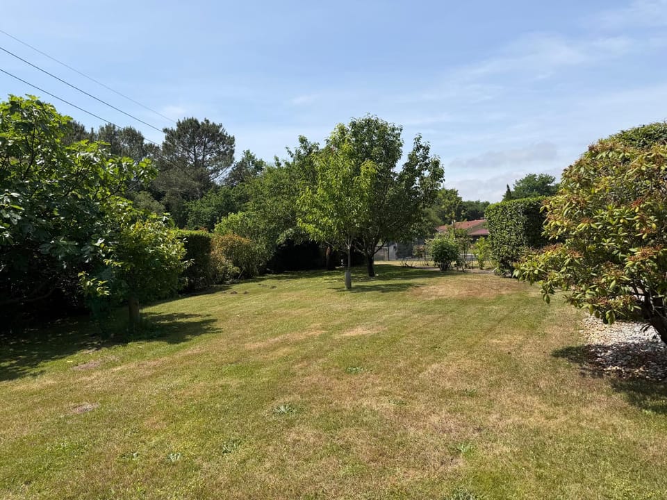 Maison et Appartement Indépendant , 10 Personnes , 5 min des Lacs et 10 min de l'océan House in Parentis-en-Born