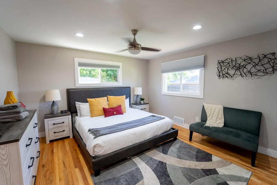 Hot Tub and Pool Table in Large Arvada Home House in Arvada