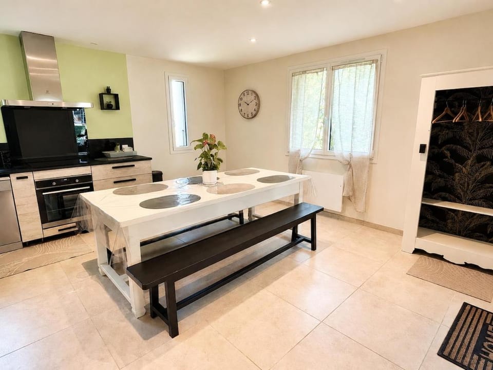 Au Carry Family House in Auvergne-Rhône-Alpes