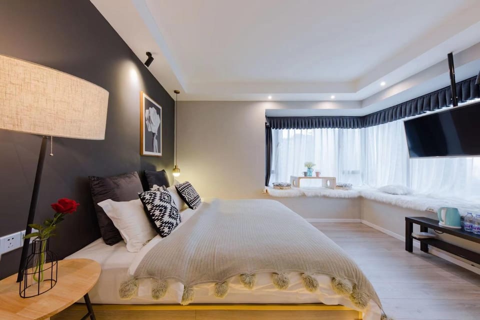 Bed, TV and multimedia, Living room, Photo of the whole room, Bedroom