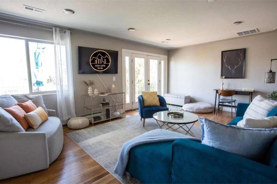 Rare Pool and Hot Tub Home - Family and Pet Friendly House in Wheat Ridge