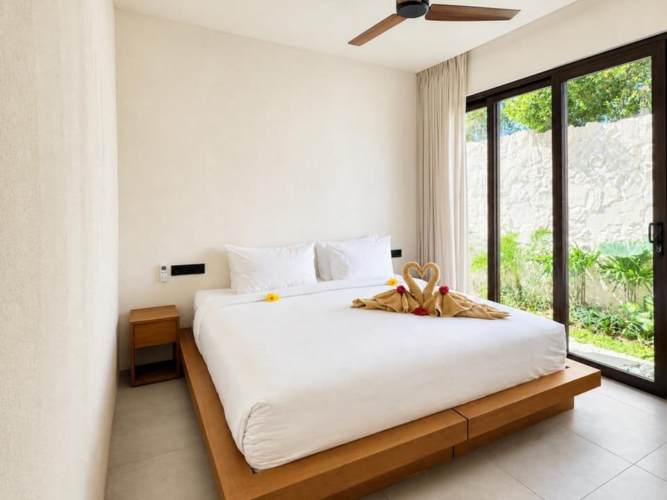 Bed, Day, Bedroom, Garden view