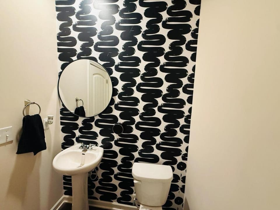 Spacious 4 Bedroom Group Stay 17 Mins From Airport House in Fairburn