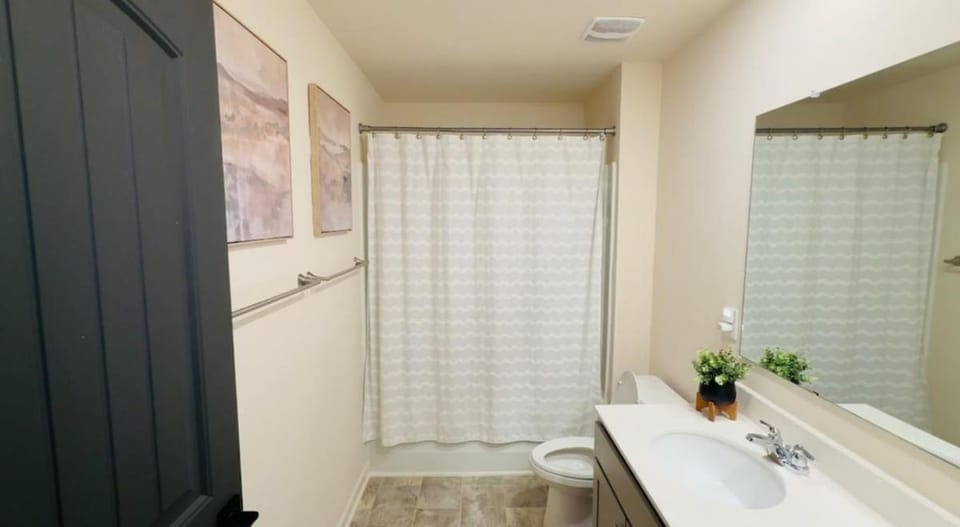 Spacious 4 Bedroom Group Stay 17 Mins From Airport House in Fairburn
