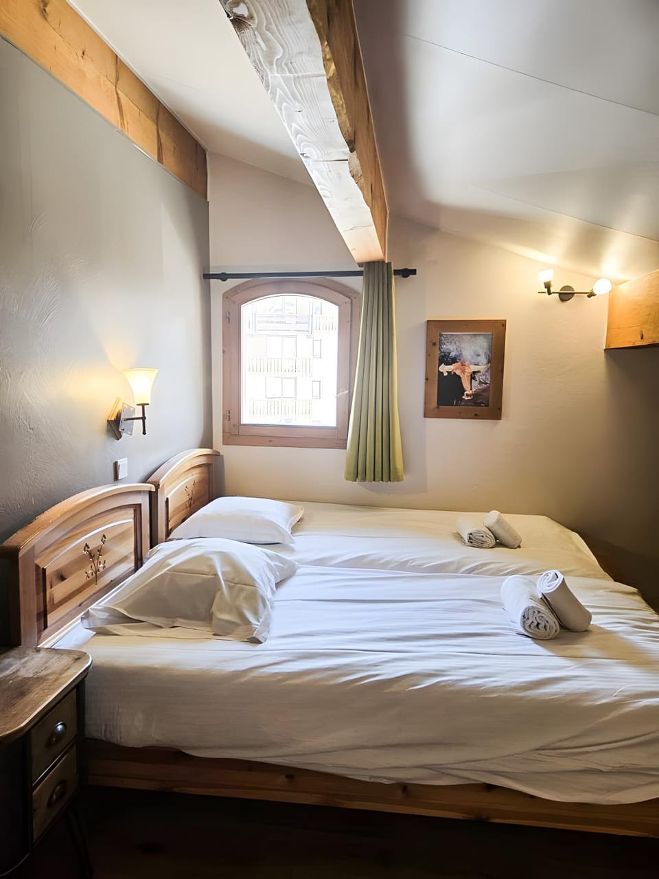 Property building, Living room, Bedroom